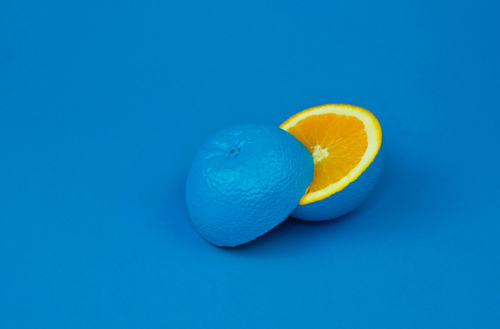 апельсин разрезанный