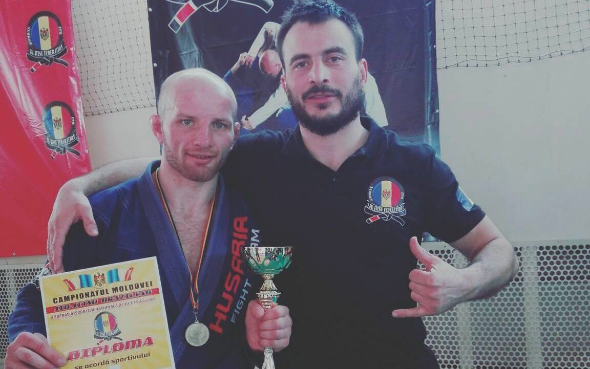 «Врачи запретили профессионально заниматься спортом», — как боец MMA выучил Java и стал тестировщиком