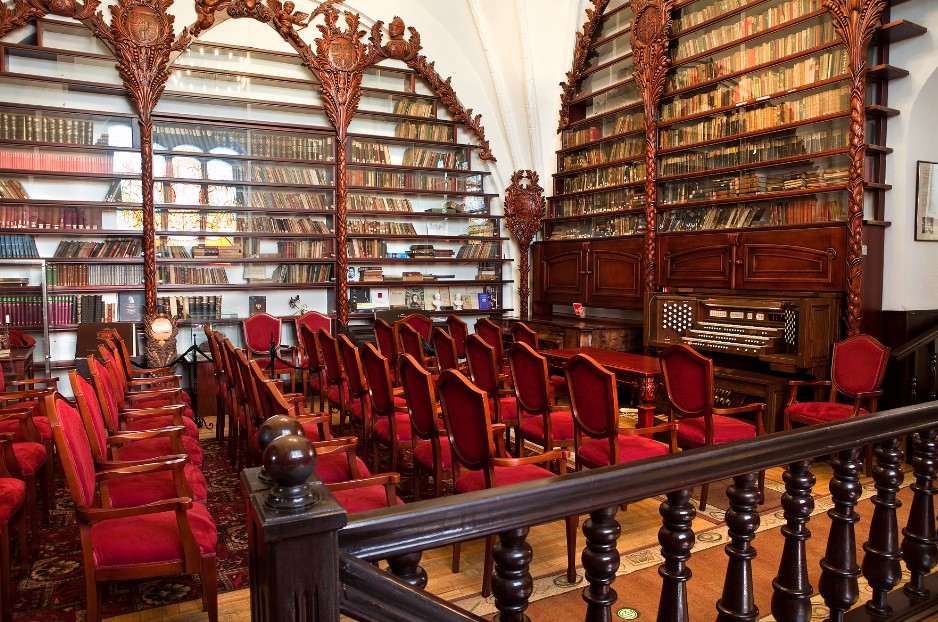 Как приучить себя регулярно читать книги: 10 шагов к полезной привычке