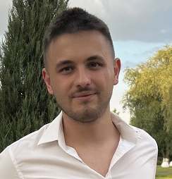 «Иностранный язык — это про возможности и перспективы»: digital-специалисты о том, как знание английского влияет на их зарплаты и карьеры