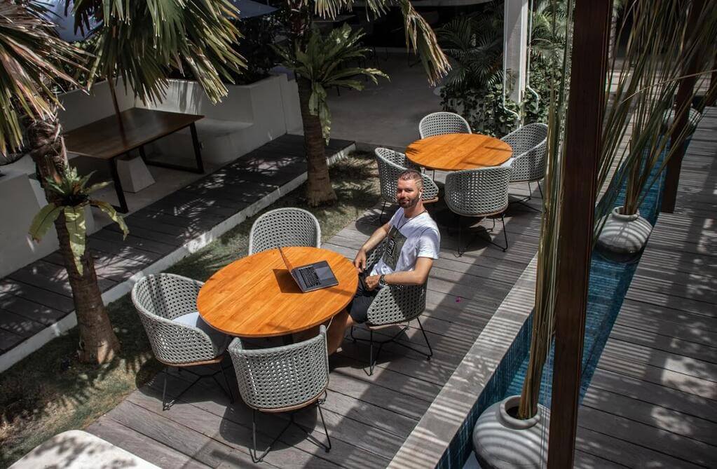 «Если вы выучили один язык программирования, то выучите и другие»: веб-разработчик рассказывает, как не заскучать в программировании и поменять язык разработки