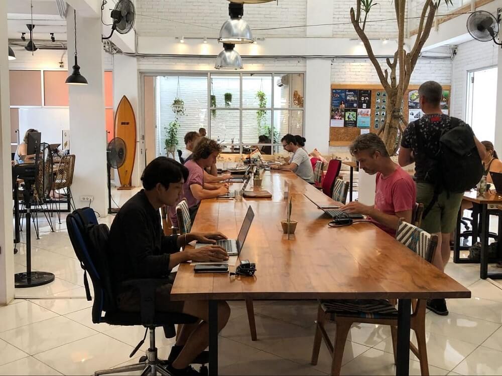 Из собственного бизнеса в найм: как студентка Нетологии переехала на Бали, выучилась на продакт-менеджера и нашла работу мечты